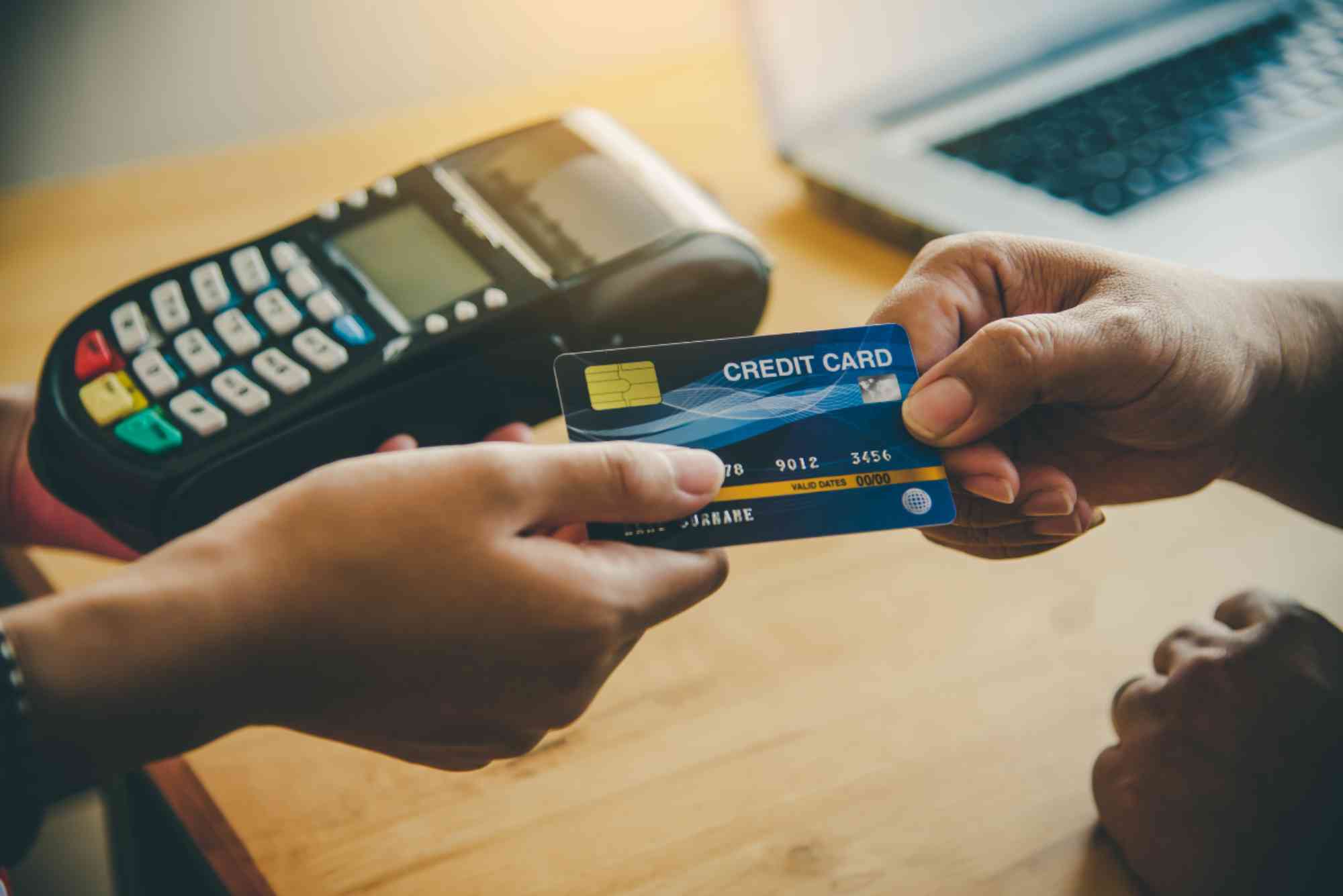Does Makemytrip Accept International Credit Cards in the UAE?