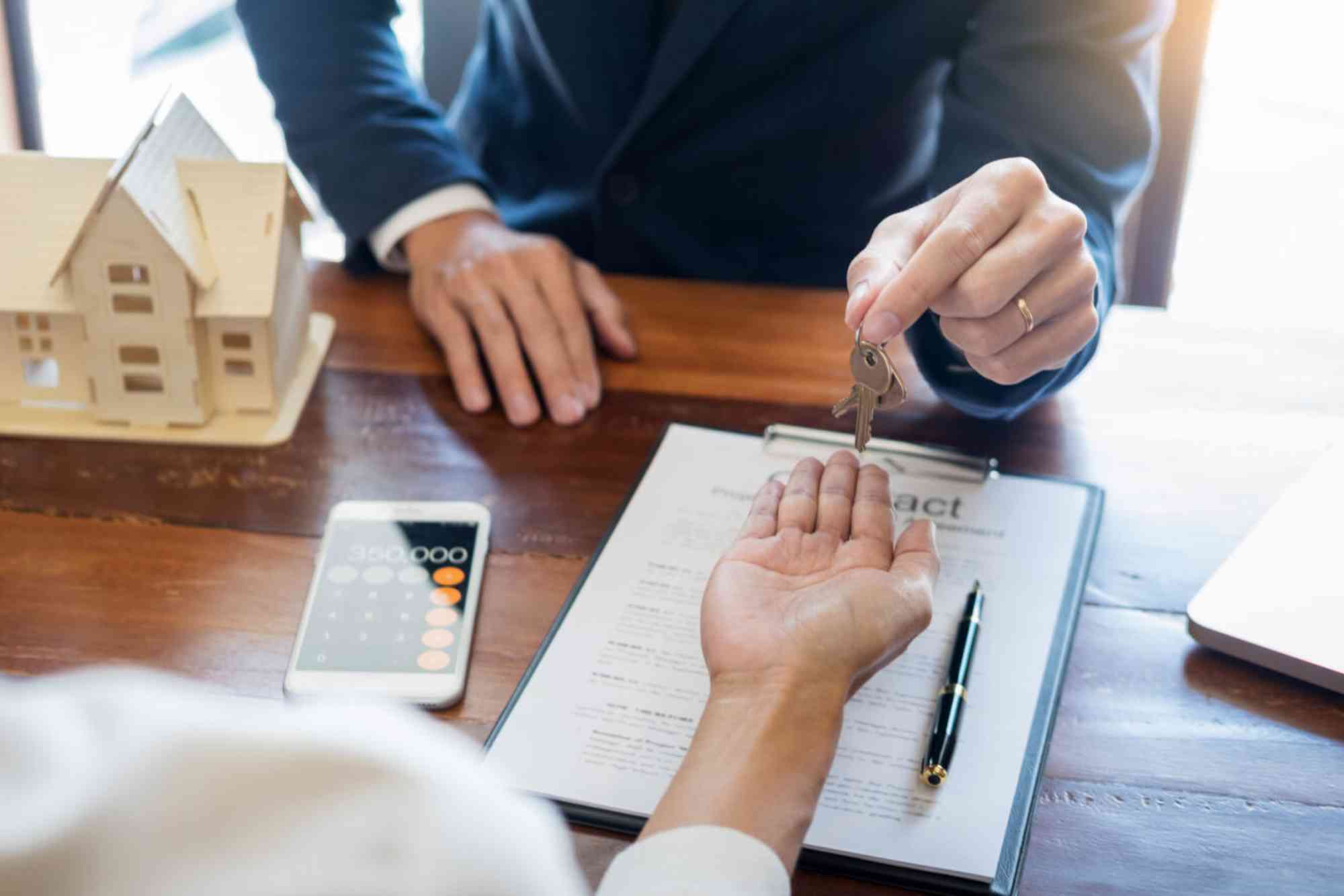 How to Become a Mortgage Broker