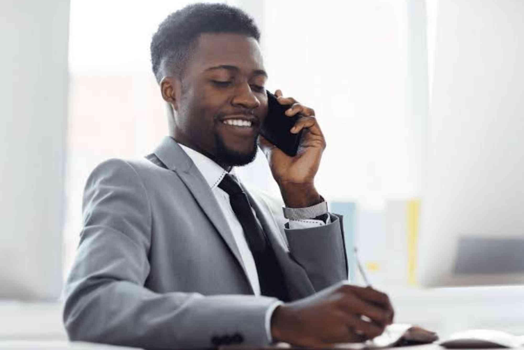 How to Become an Investment Banking Analyst